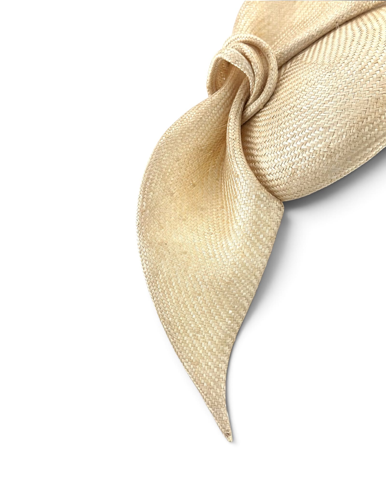 Close view of the knotted centre and long tapered straw tail of the champagne parasisal bow