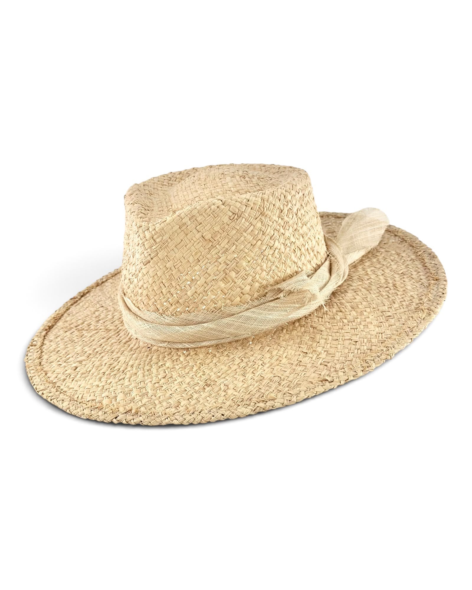 Natural sand raffia fedora at an angle, with the sculpted pinokpok straw band and frayed bow at the right side, Maria Monica London